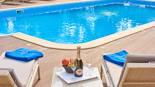 Pool Bar